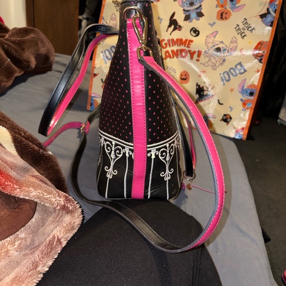 Elegant Black and Pink Women's Handbag - Picture 5 of 10